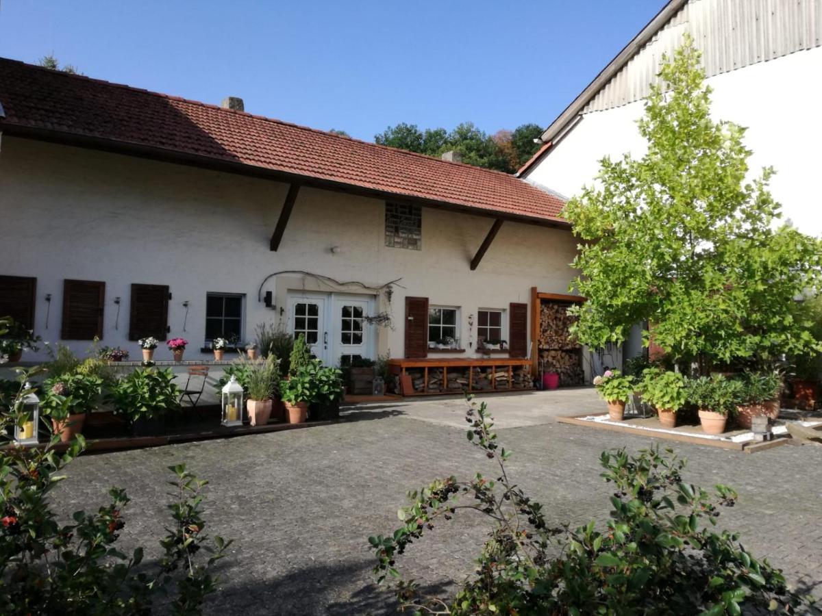 Zuruck Zur Natur - Urlaub Im Zirkuswagen, Sommeratelier Oder Schindelwagen Adenbach Extérieur photo